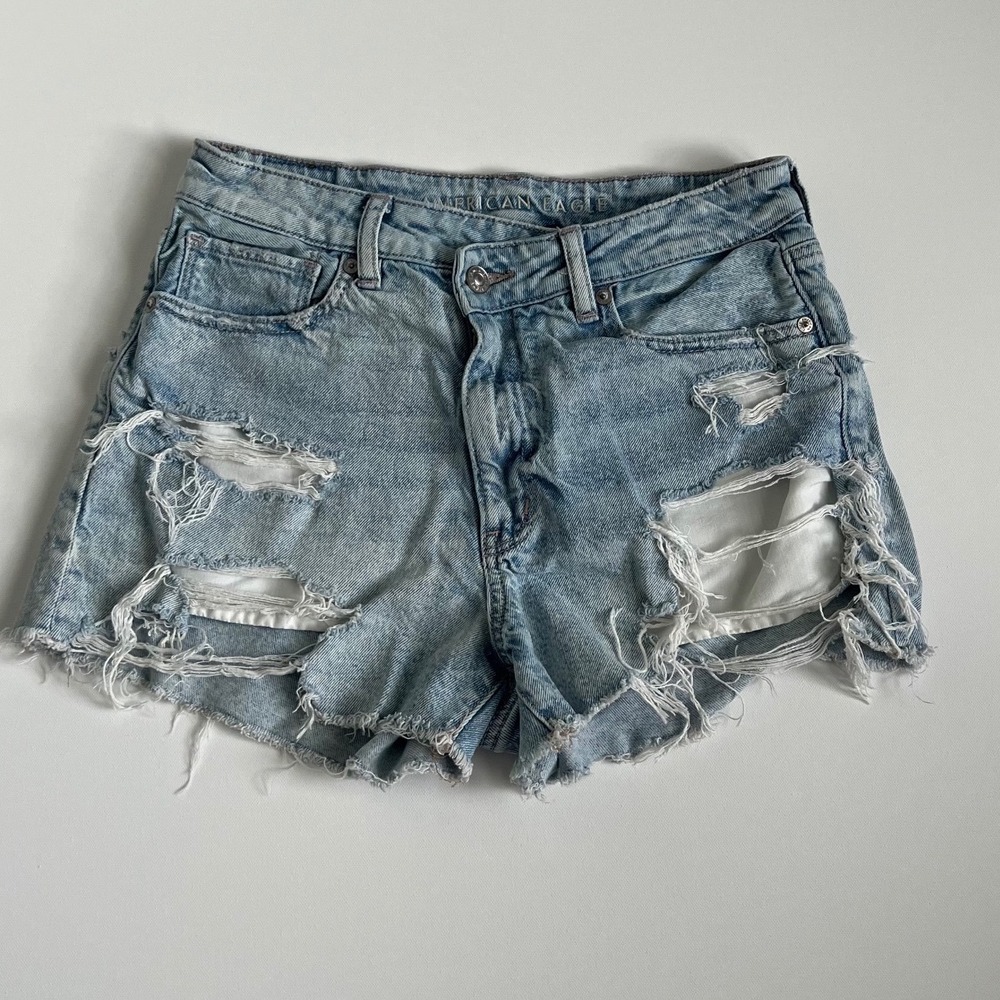 American Eagle Strigid Distressed Light Wash Denim Shorts Women 6 Ripped Hem